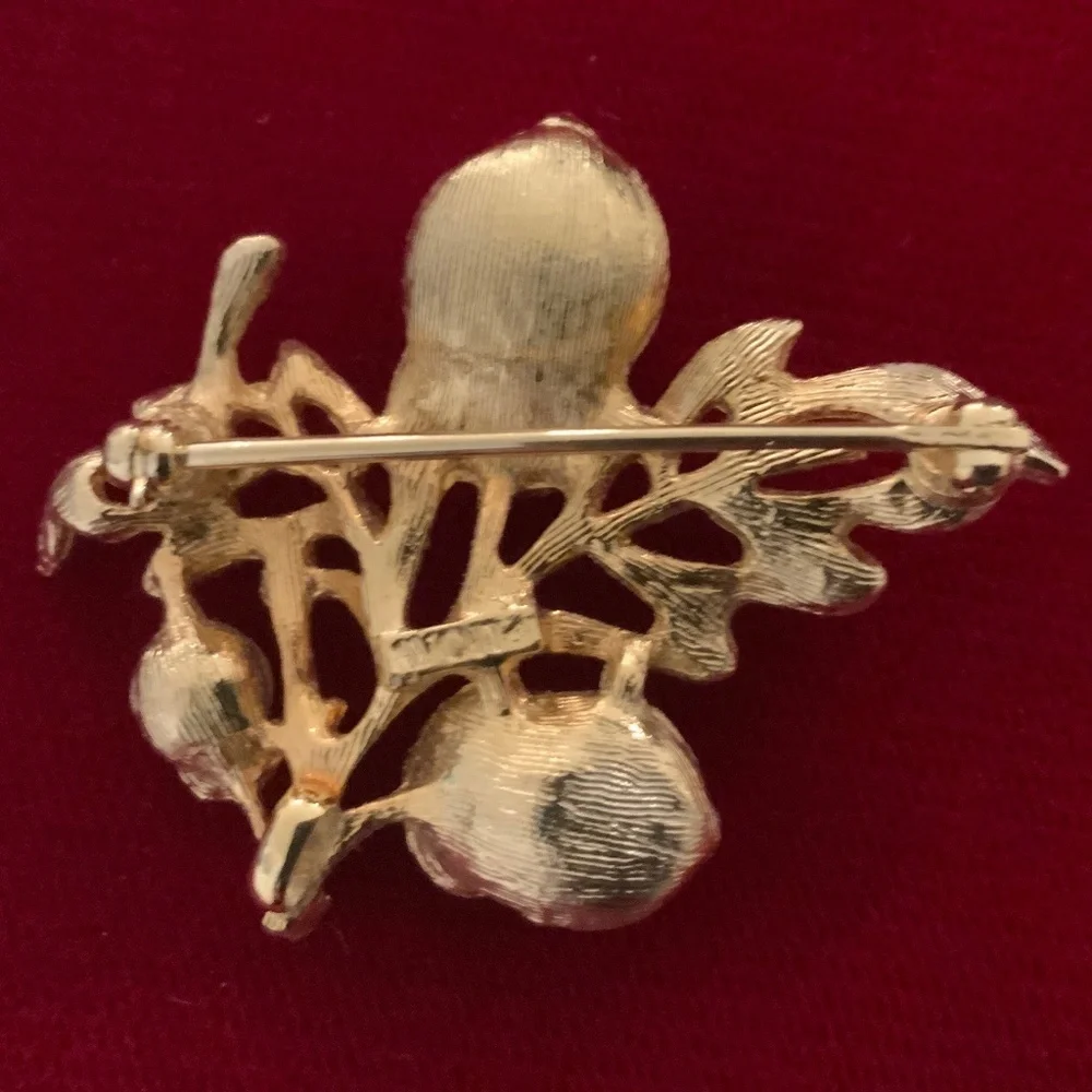 Vintage Avon Signed Pearl Brooch